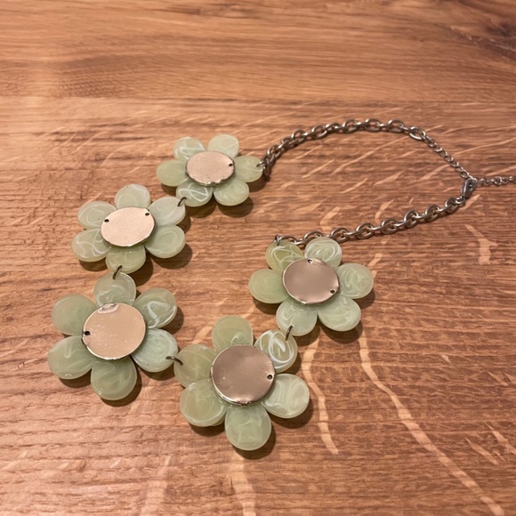 Necklace Fashion Jewelry Green Flower Pattern Accessory - Picture 4 of 6